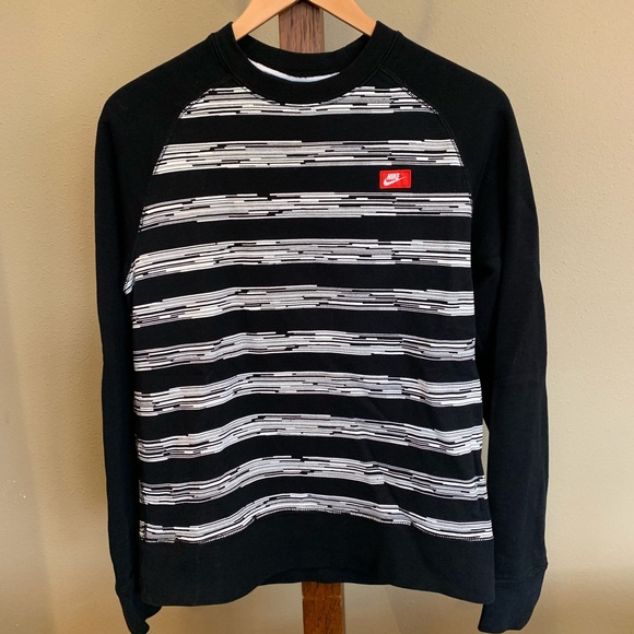 Nike Tops - Nike Sweatshirt